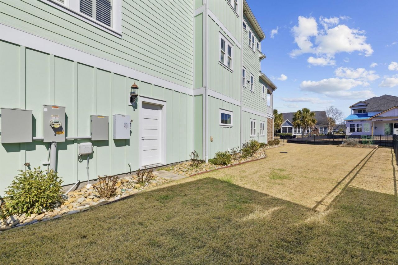 2001 Summer Rose Ln.  Photo 63