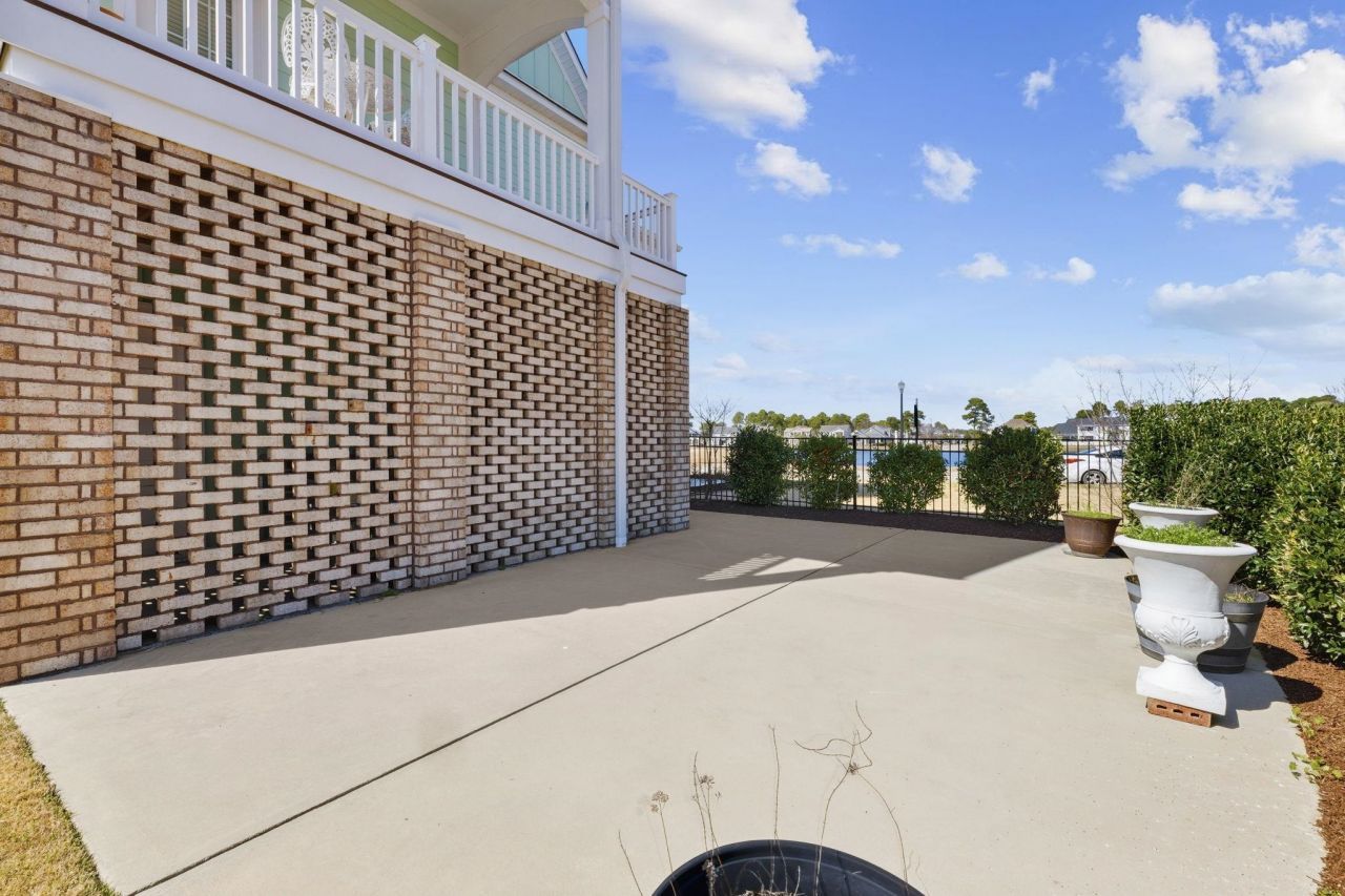 2001 Summer Rose Ln.  Photo 64