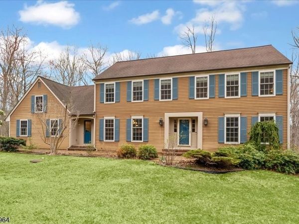 3 Beaver Brook Dr, Washington, NJ 07853