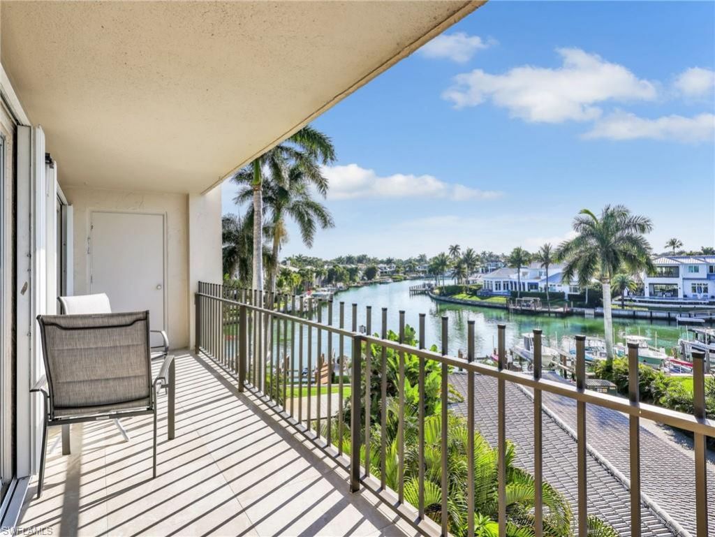 2150 Gulf Shore Blvd N, Unit 407, Naples, FL 34102 Photo