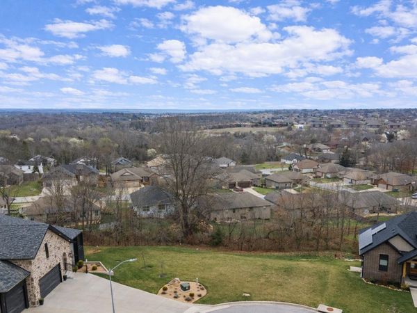 202 N Blarney Court , Nixa, MO 65714