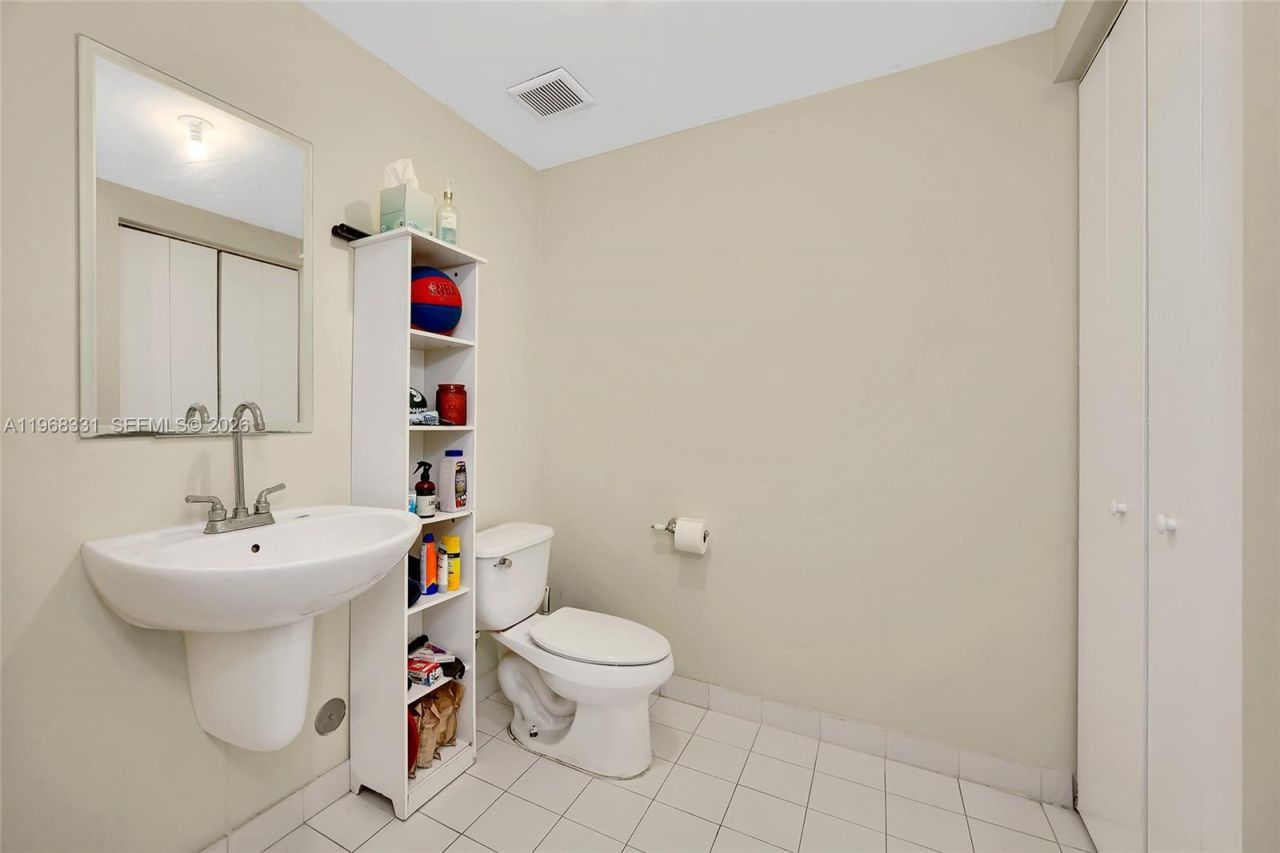 690 SW 1st Ct, Unit 1504, Miami, FL 33130 Photo