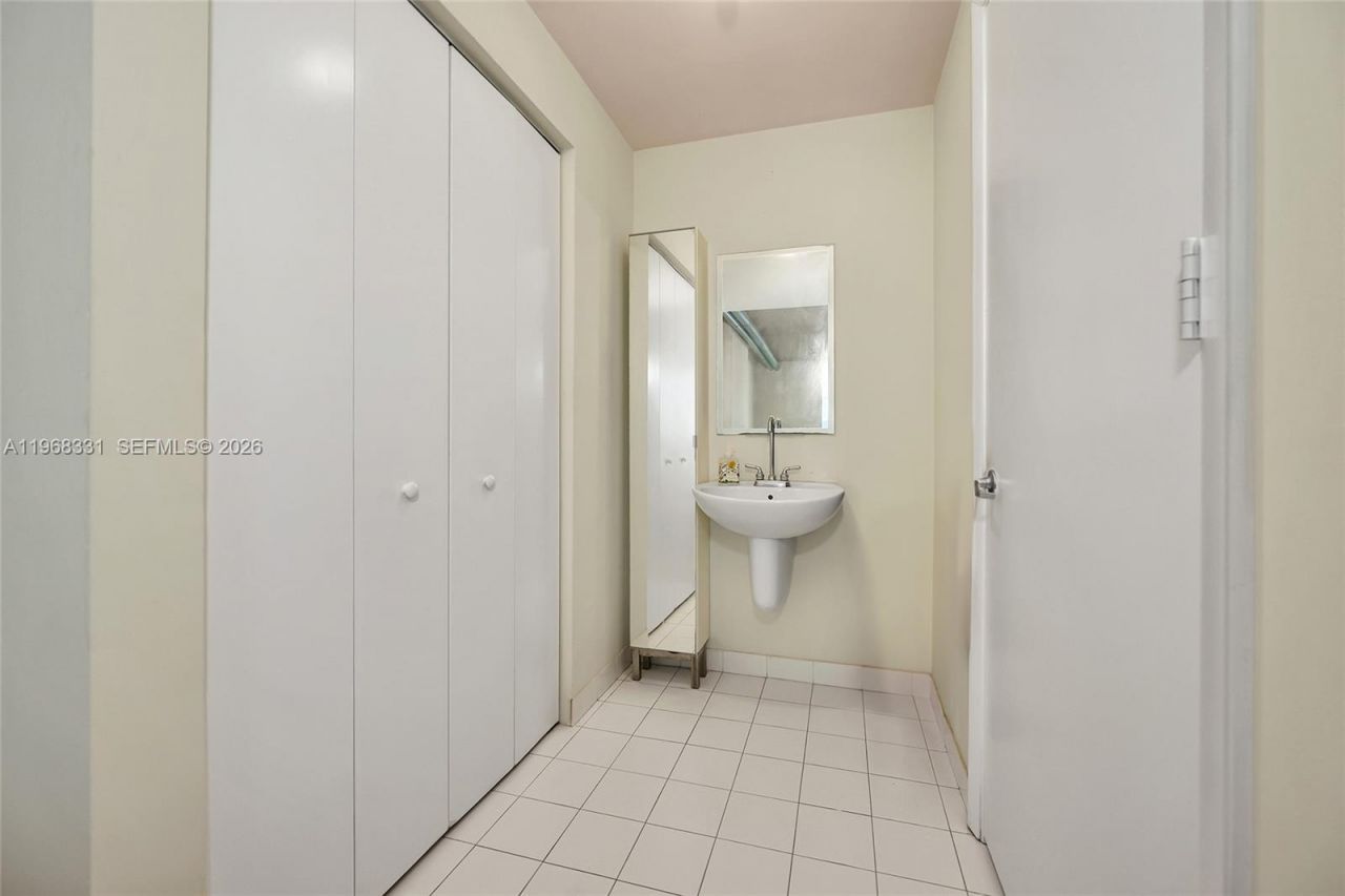 690 SW 1st Ct , Unit 1504, Miami, FL 33130 Photo