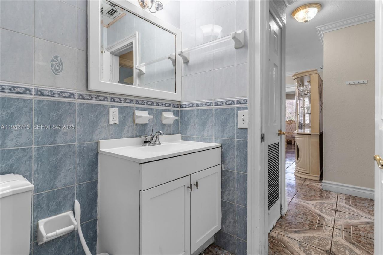 380 E 56th St, Hialeah, FL 33013 Photo