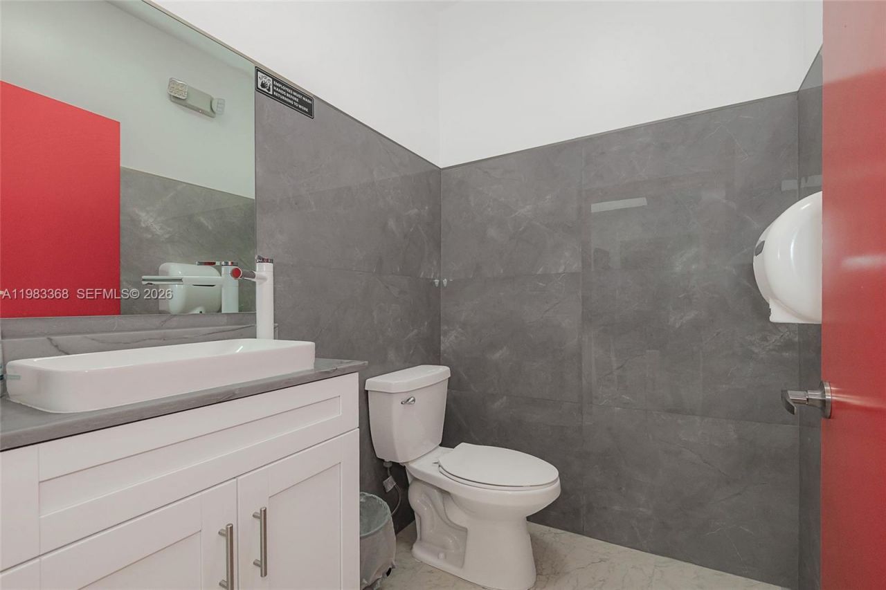 1992 E 4th Ave, Hialeah, FL 33010 Photo