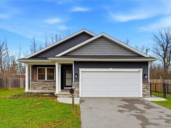 48 Ivy Way, Lancaster, NY 14086