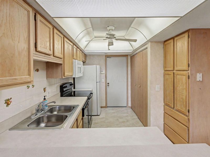 403 Windemere Circle, Westerville, OH 43082 Photo 10