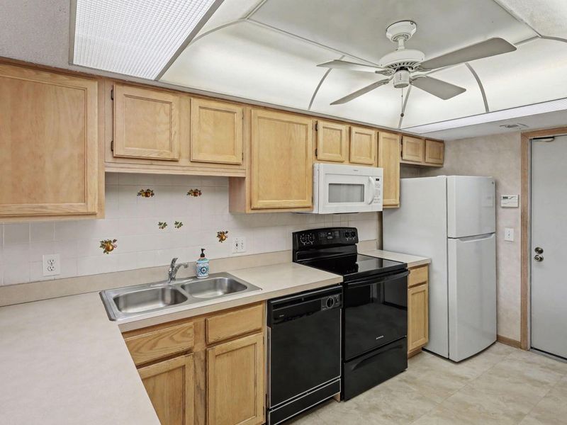 403 Windemere Circle, Westerville, OH 43082 Photo 11