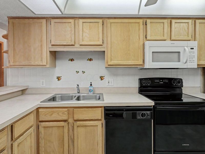 403 Windemere Circle, Westerville, OH 43082 Photo 9