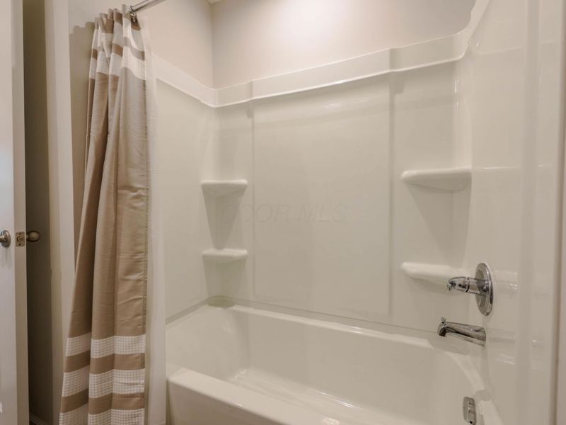 8657 Greengate Boulevard, Canal Winchester, OH 43110 Photo 16