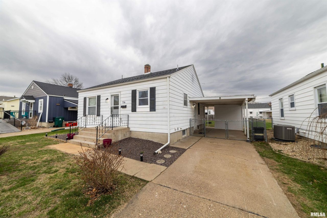 716 Oakland Avenue, Quincy, IL 62301 Main Photo