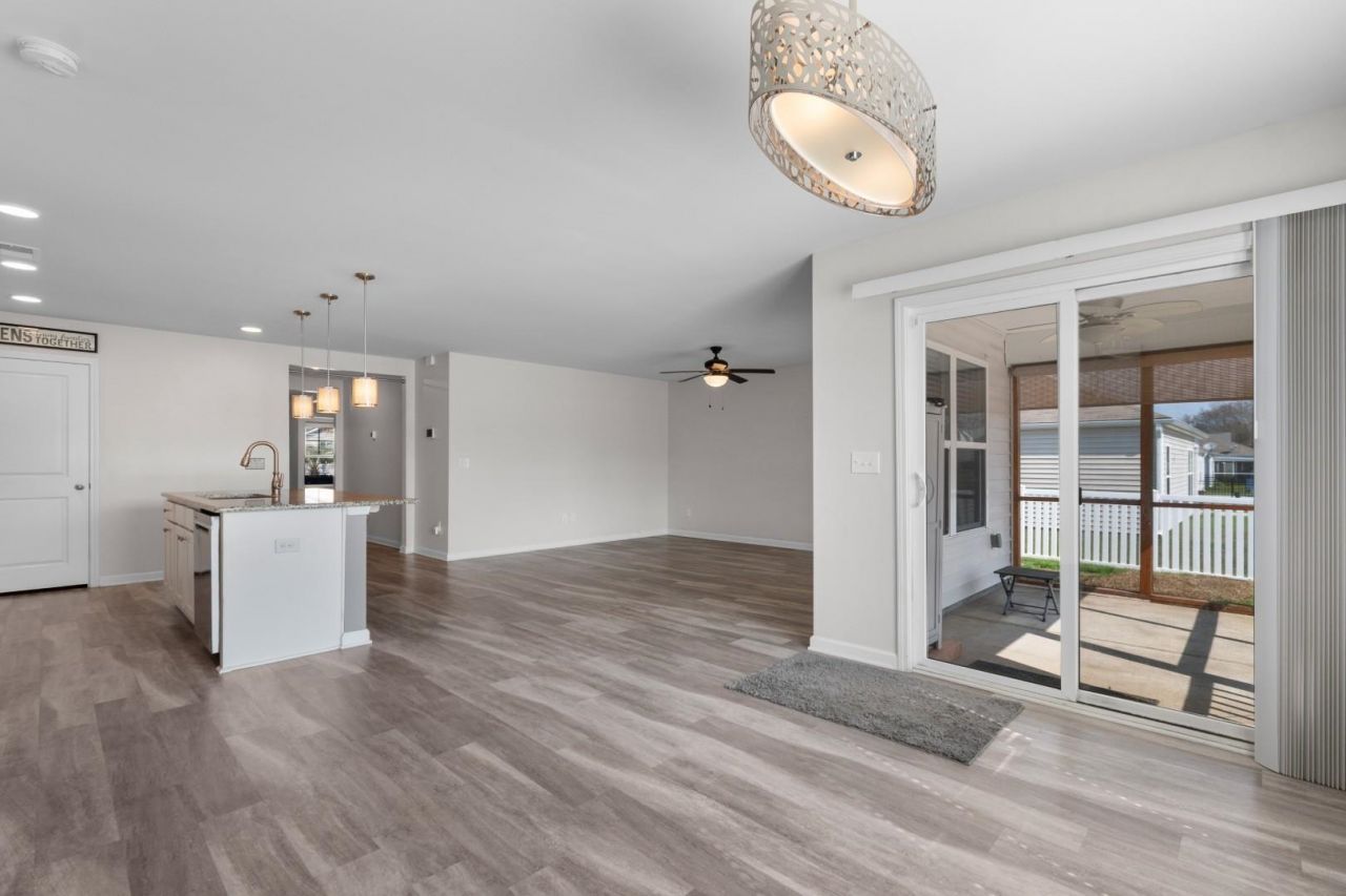 1100 Donald St. Photo 10