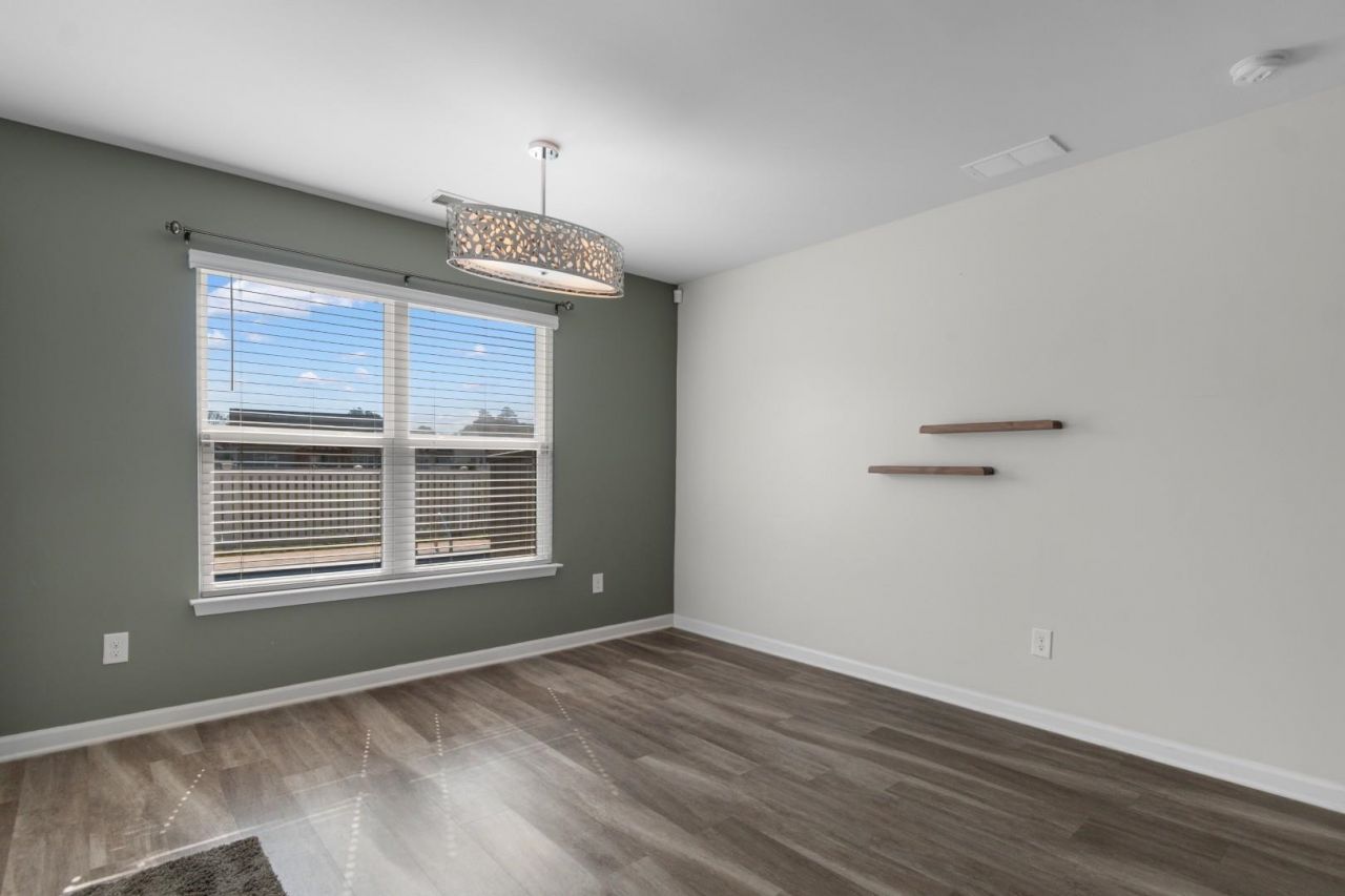 1100 Donald St. Photo 11