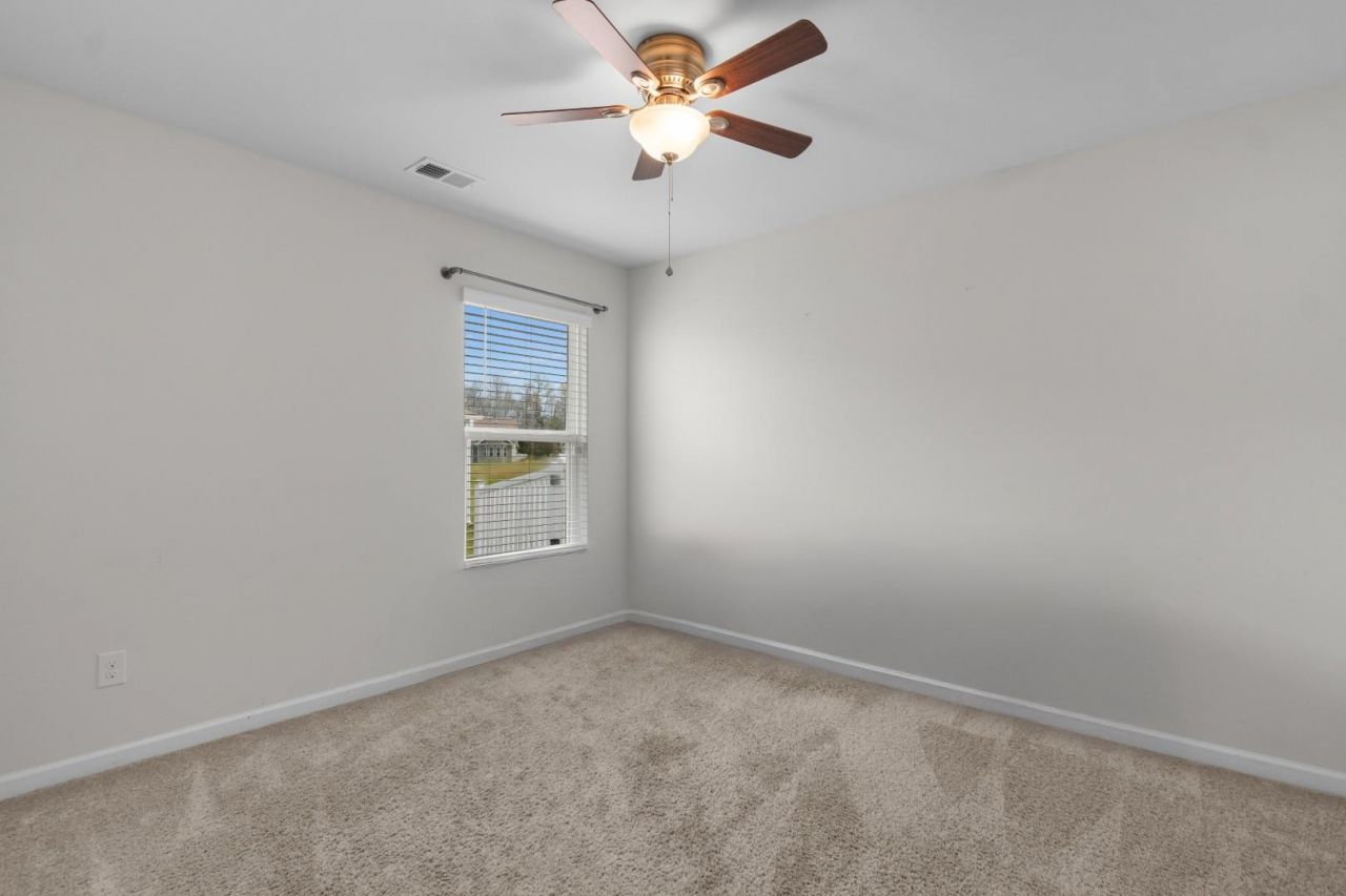 1100 Donald St. Photo 15