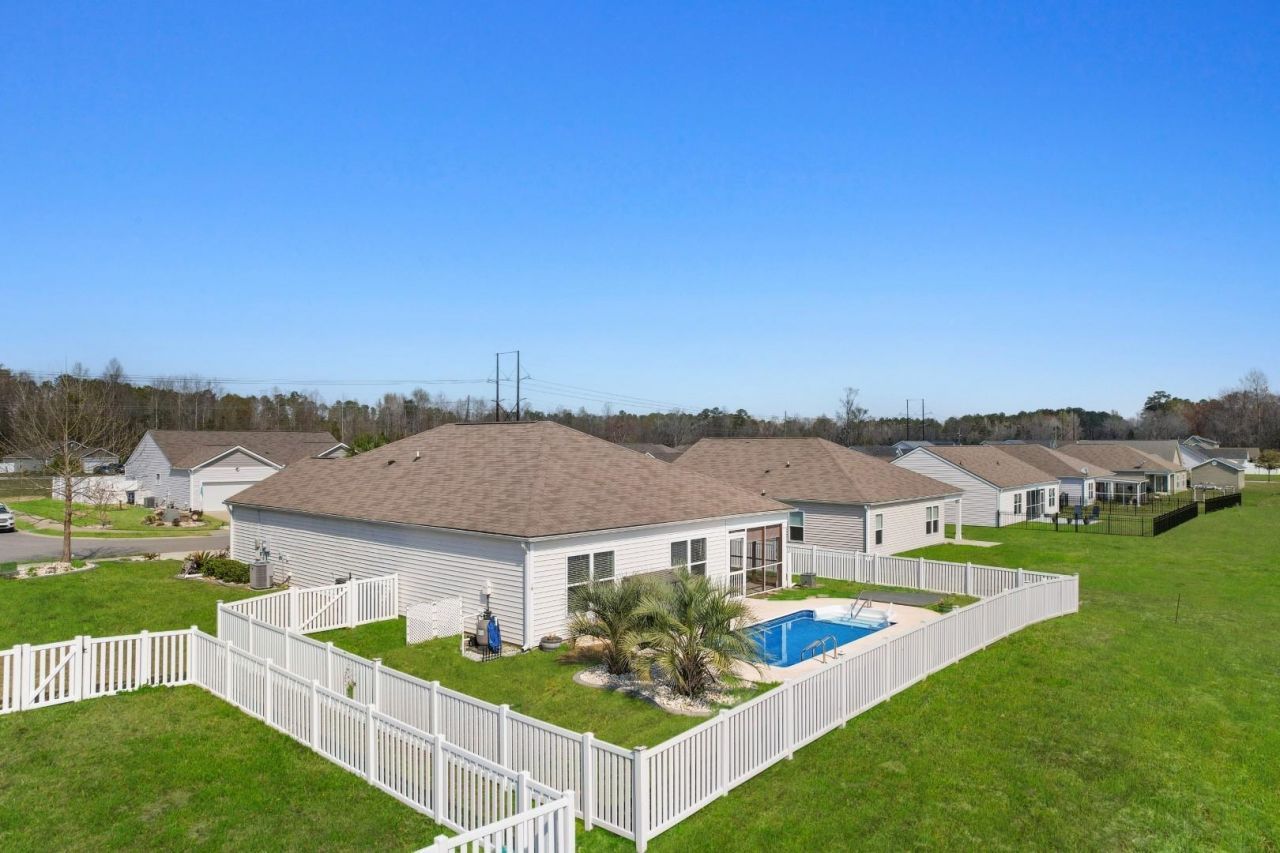 1100 Donald St. Photo 4