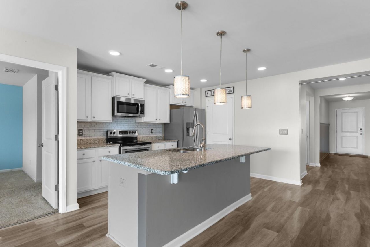 1100 Donald St. Photo 5