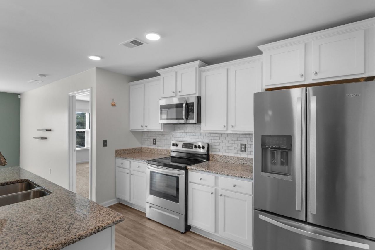 1100 Donald St. Photo 9