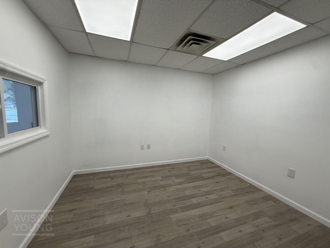 9559 Hamburg Road Photo 7