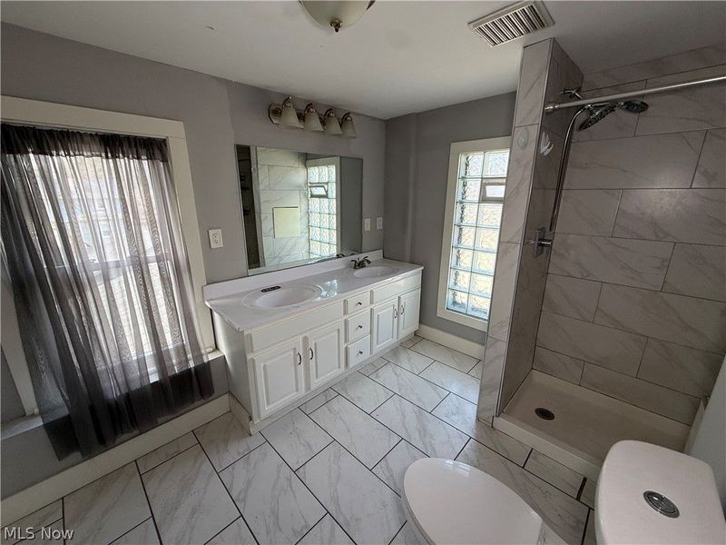 632 Roscoe Avenue, Akron, OH 44306 Photo 7