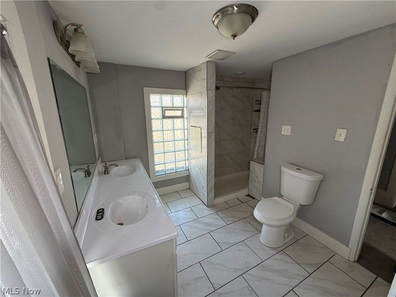 632 Roscoe Avenue, Akron, OH 44306 Photo 8