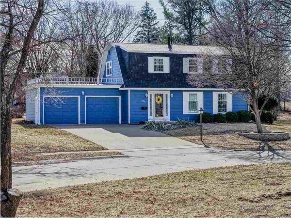 556 Mahaska Ct, Iowa City, IA 52246