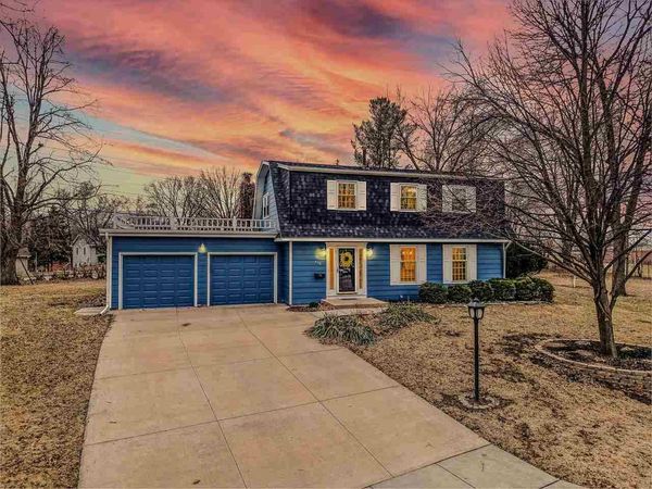 556 Mahaska Ct, Iowa City, IA 52246