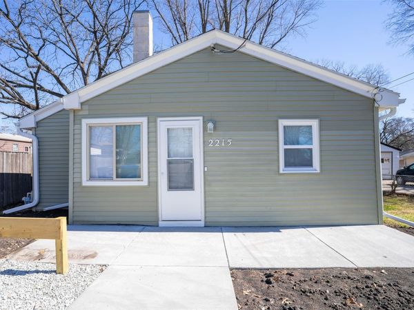 2215 E 41st Street, Des Moines, IA 50317