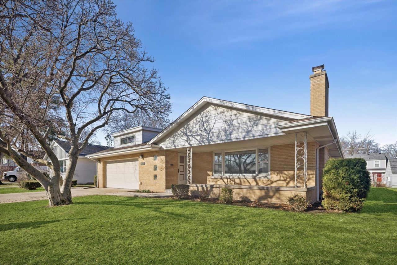 936 S Stone Avenue, La Grange, IL 60525 Main Photo