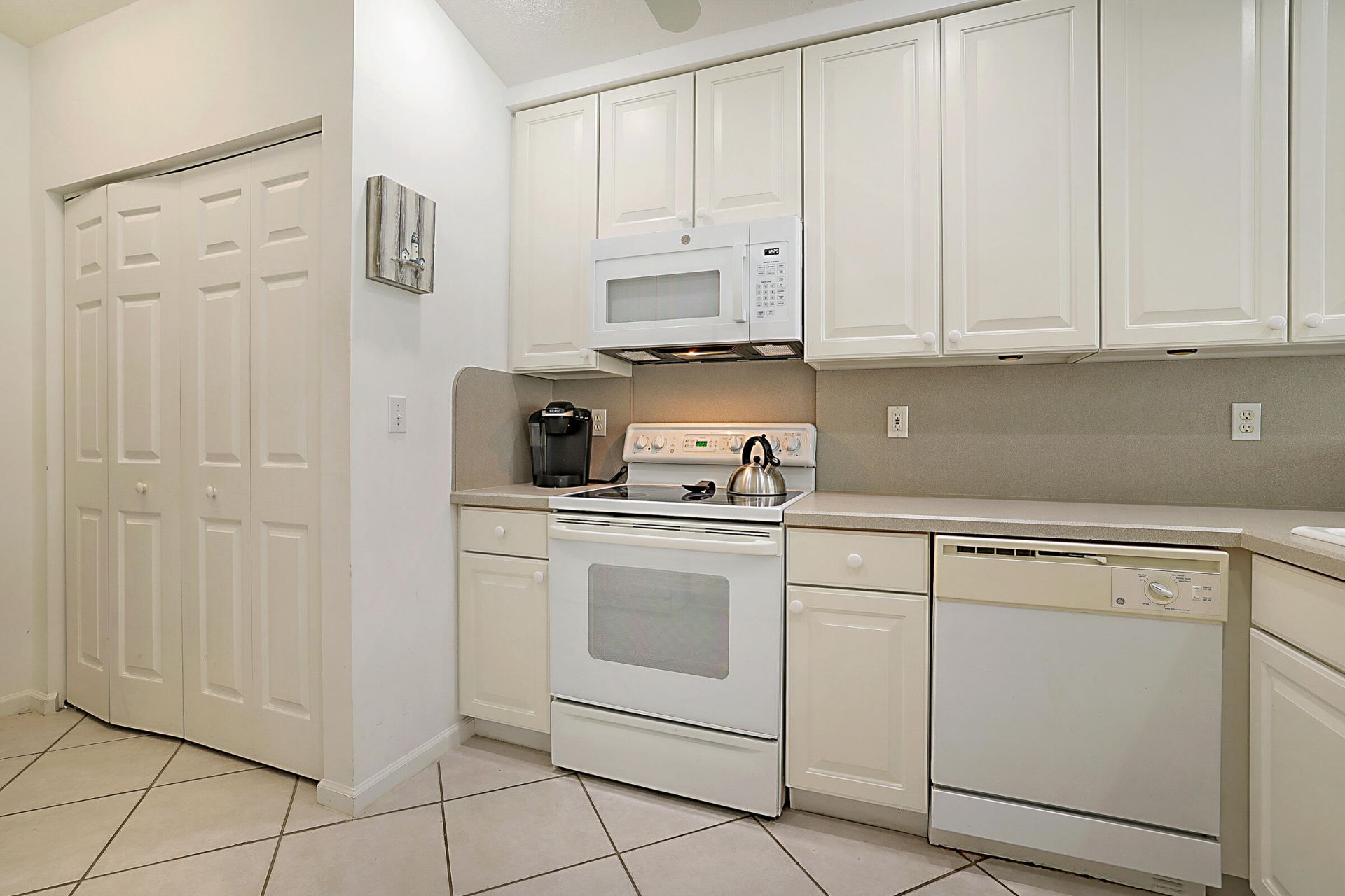 7008 SE Twin Oaks Circle, Stuart, FL 34997 Photo