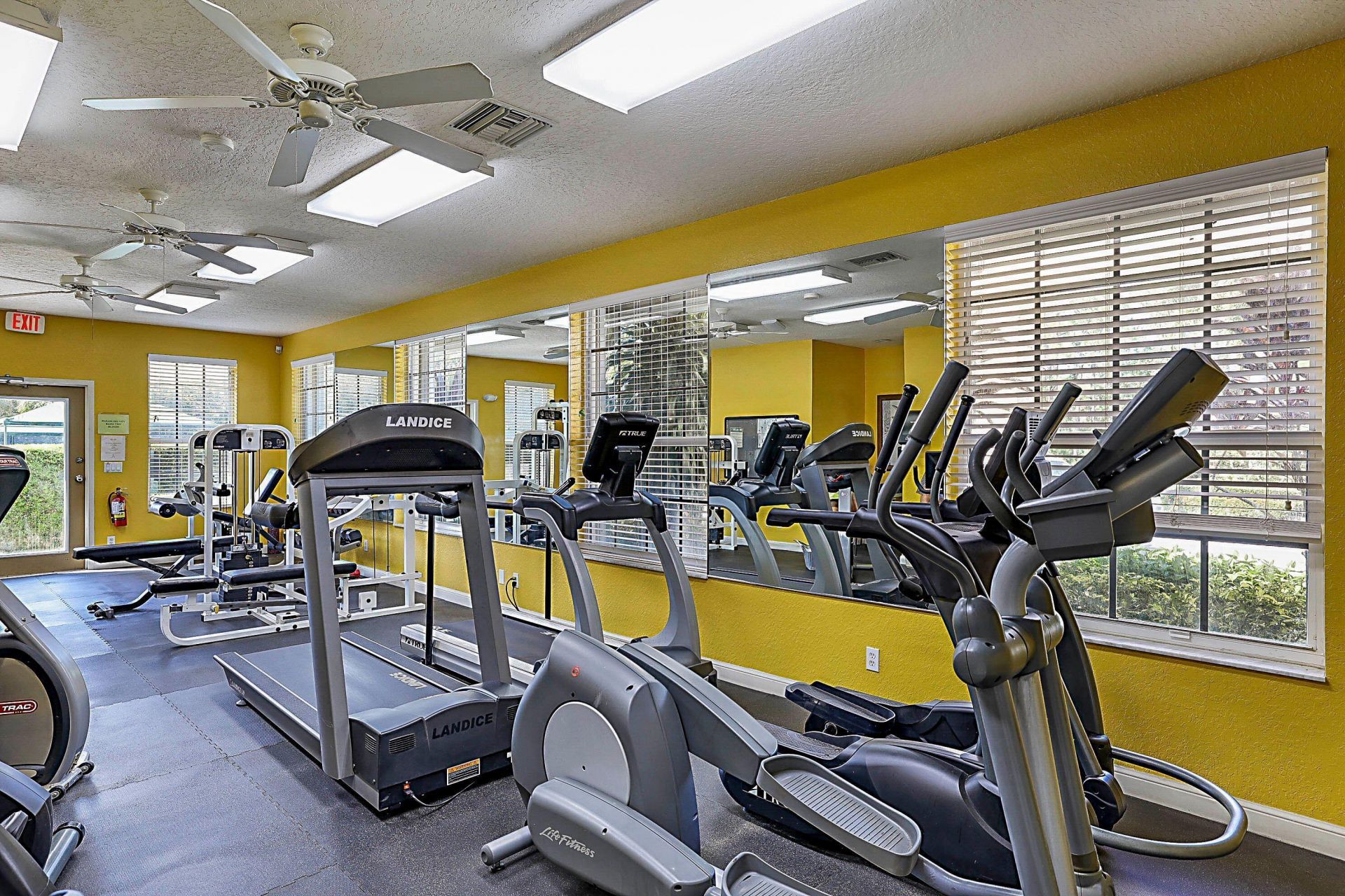 7008 SE Twin Oaks Circle, Stuart, FL 34997 Photo