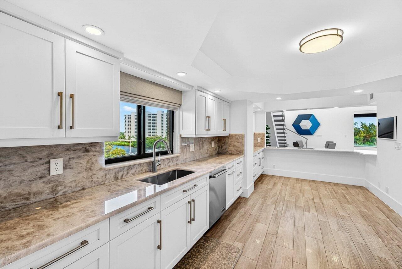 900 NE Spanish River Boulevard, Unit 7e, Boca Raton, FL 33431 Photo