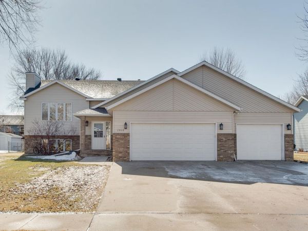 2808 38th Avenue S, Fargo, ND 58104