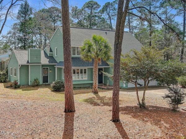 101 Fairway Drive W, Morehead City, NC 28557