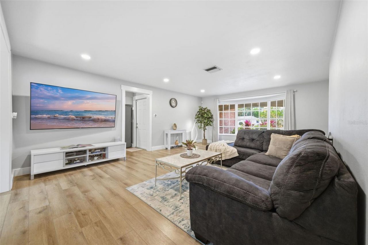 2036 W Ridge Drive, Clearwater, FL 33763 Photo