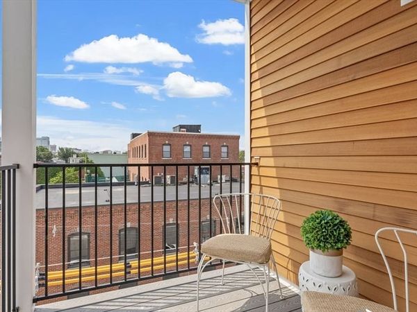 14 Ward St., Unit 104, Somerville, MA 02143