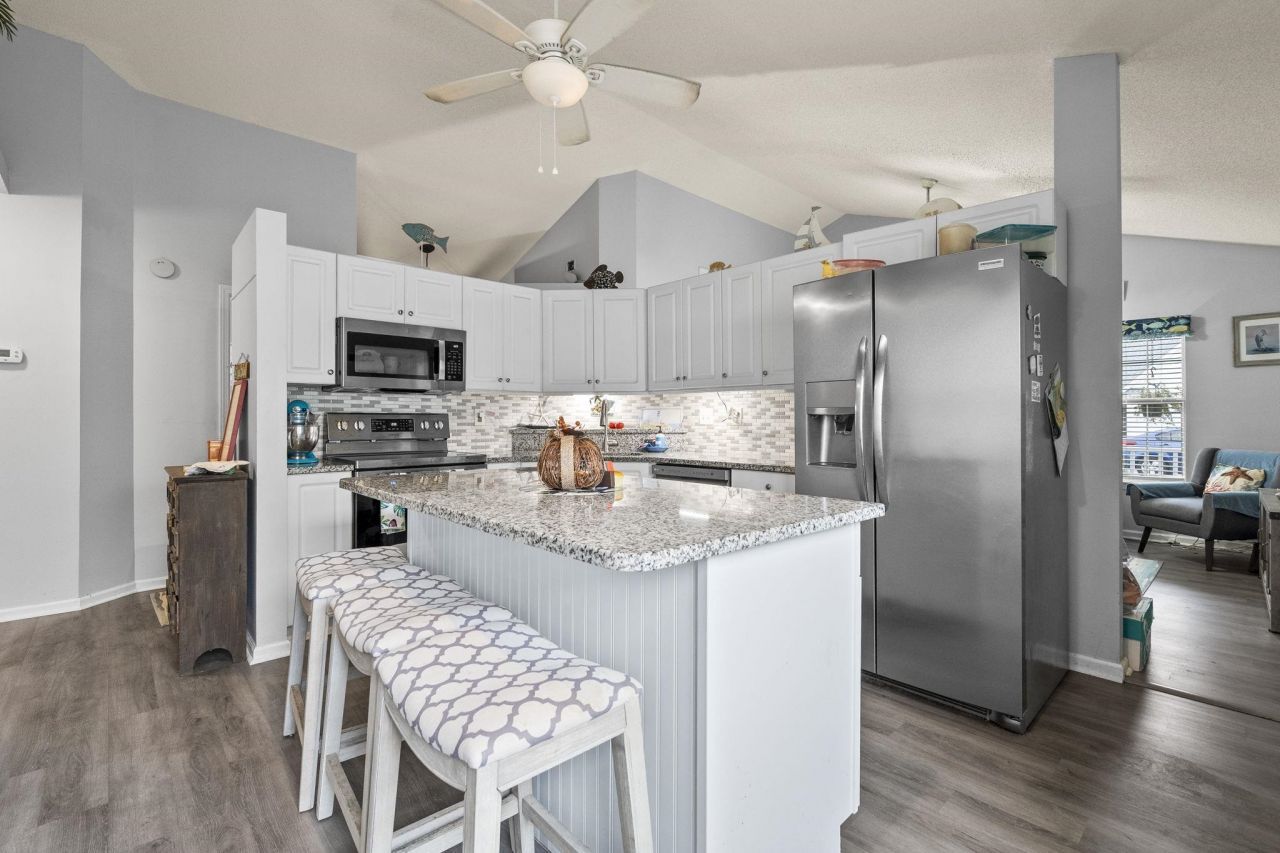 353 Worthington Circle Photo 11