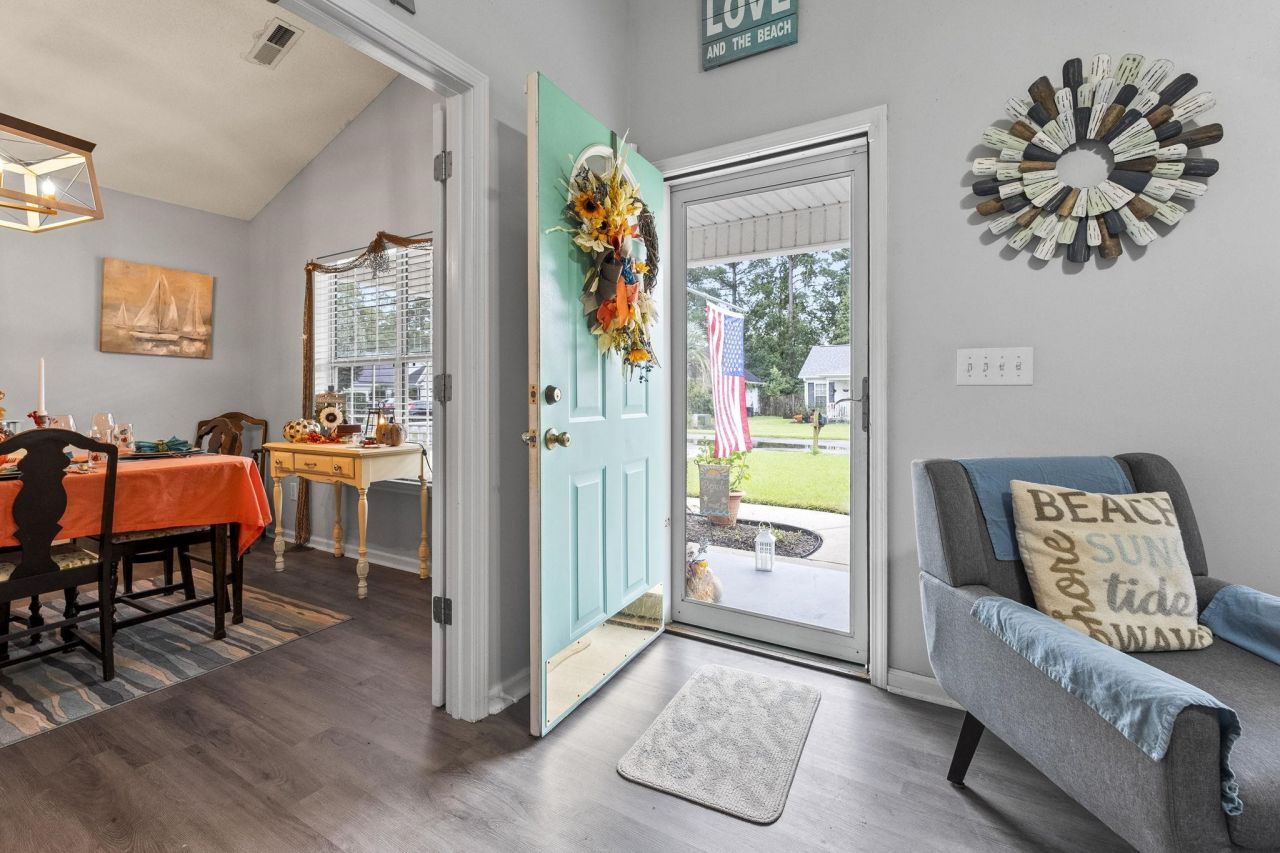 353 Worthington Circle Photo 2