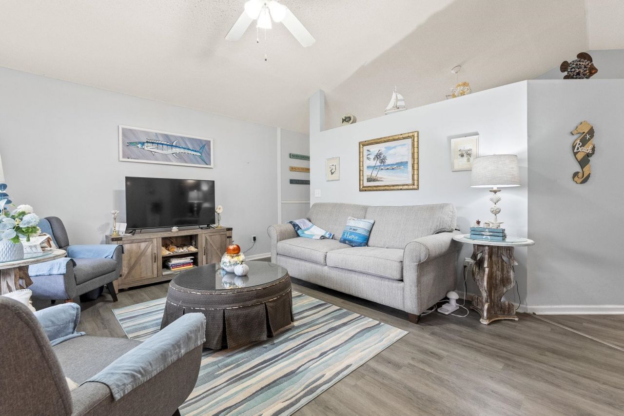 353 Worthington Circle Photo 3