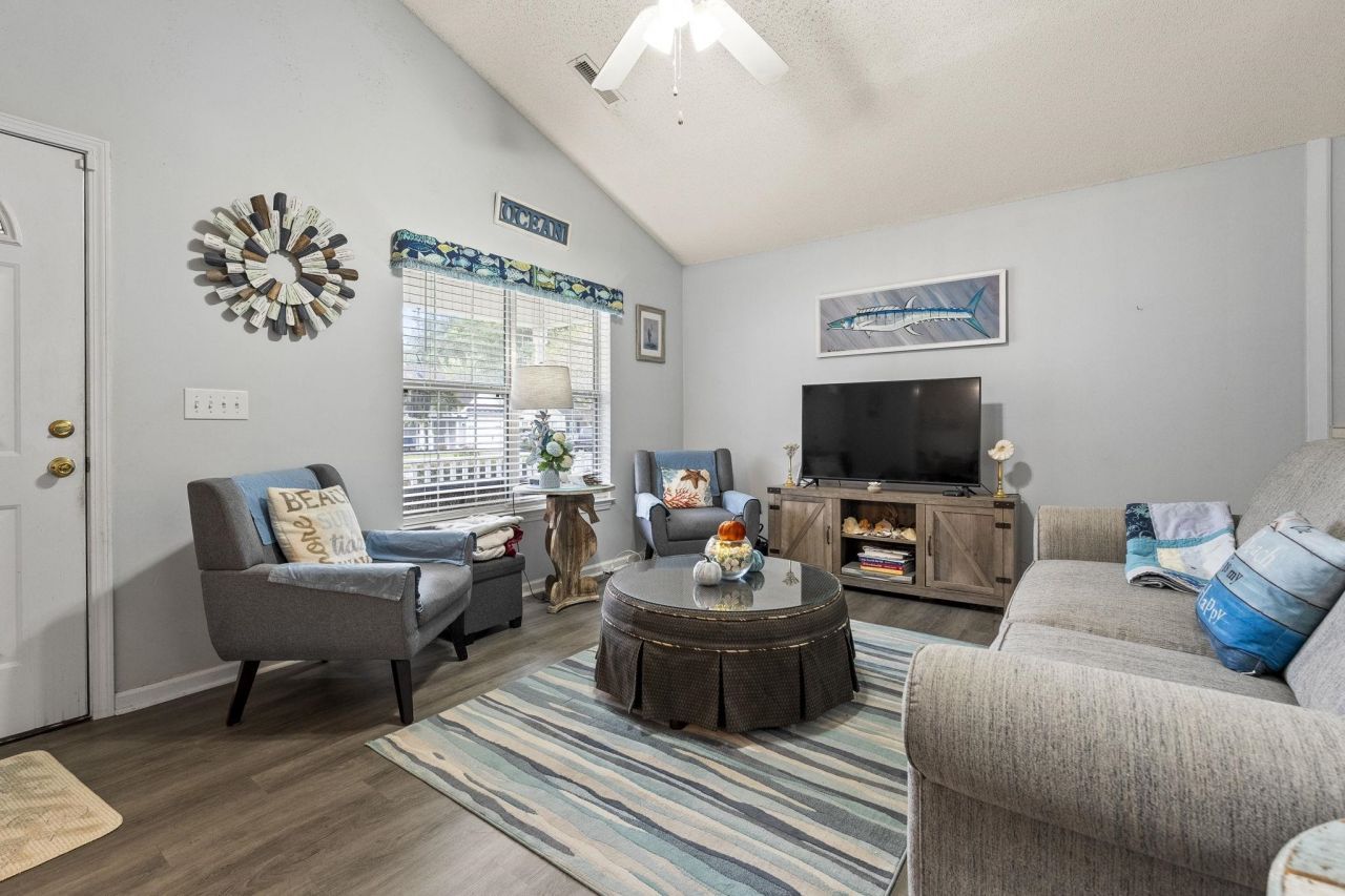 353 Worthington Circle Photo 4