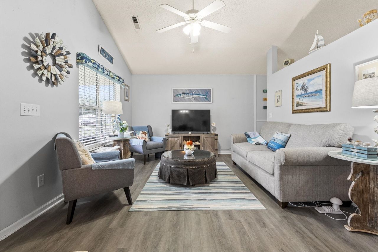 353 Worthington Circle Photo 8