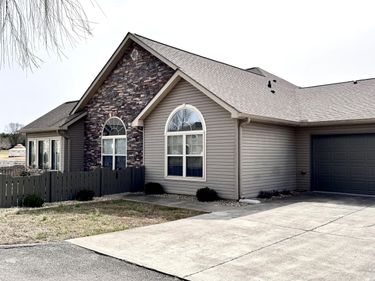 433 Deer Lake Place, Unit 43, Bronston, KY 42518