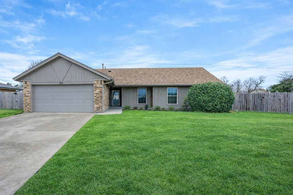217 Czech Hall Place, Yukon, OK 73099 Main Photo