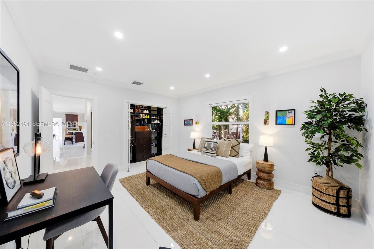 1133 NE 88th St, Miami, FL 33138 Photo