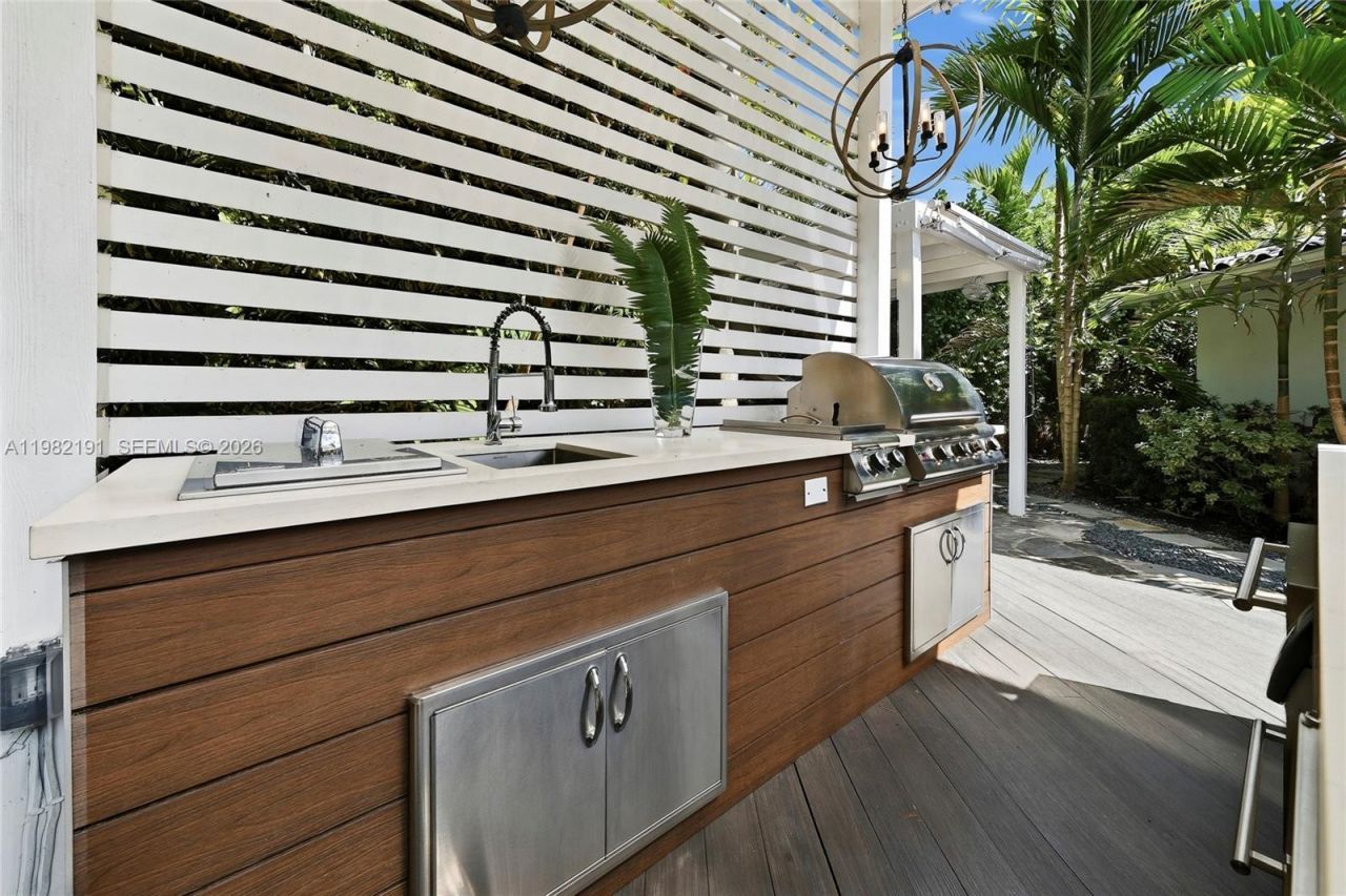 1133 NE 88th St, Miami, FL 33138 Photo