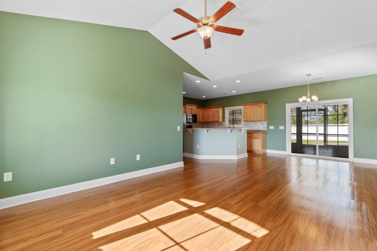 313 Basswood Ct. Photo 6