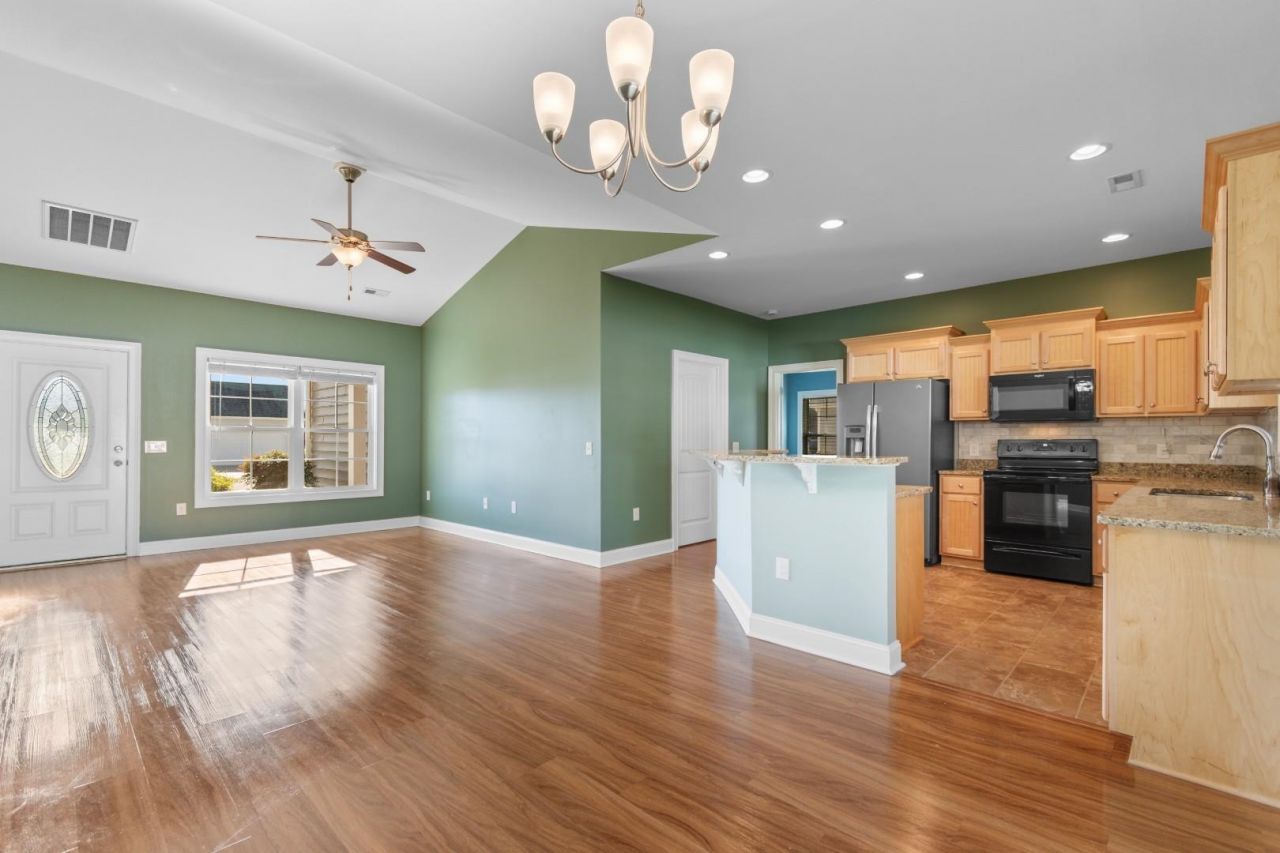 313 Basswood Ct. Photo 9