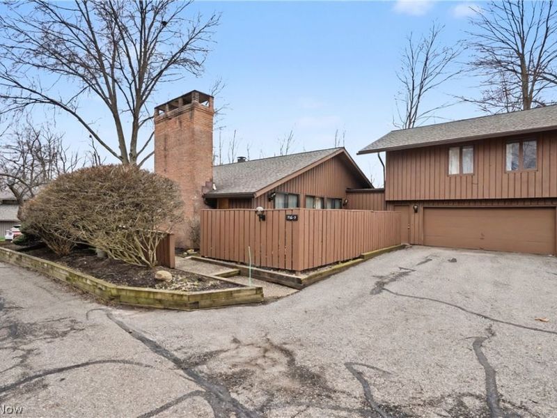 716-7 Claridge Lane, Aurora, OH 44202 Photo 2