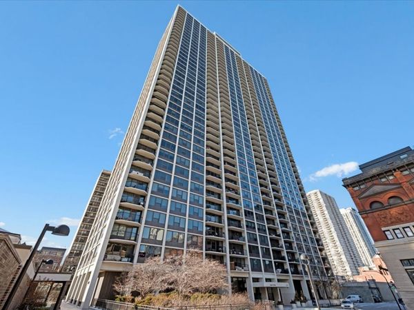 1560 N Sandburg Terrace , Unit 4011J, Chicago, IL 60610