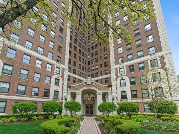 5555 S Everett Avenue, Unit E10, Chicago, IL 60637