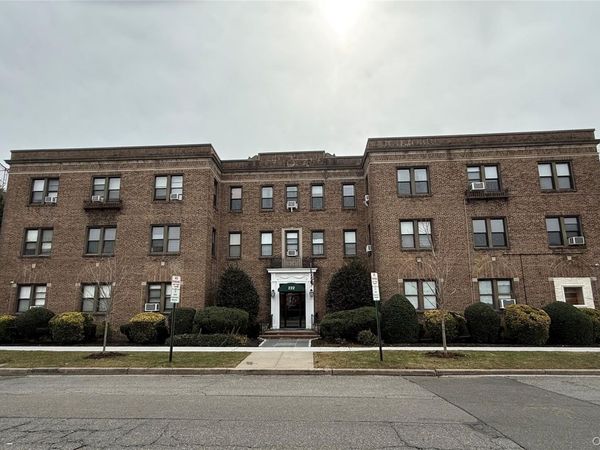 222 7th Street , Unit 2H, Garden City, NY 11530